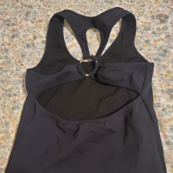 Black workout top with back cutout design - Picture 2 of 3